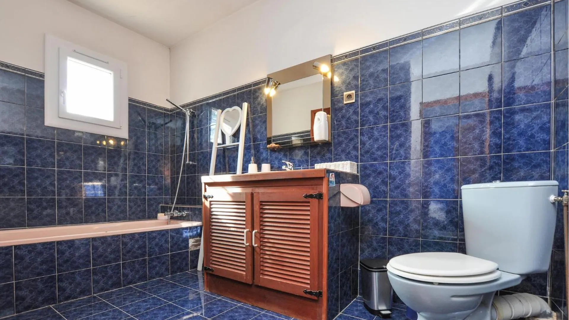 Holiday home Stunning Home In Besse-Sur-Issole With Private Swimming Pool, Can Be Inside Or Outside