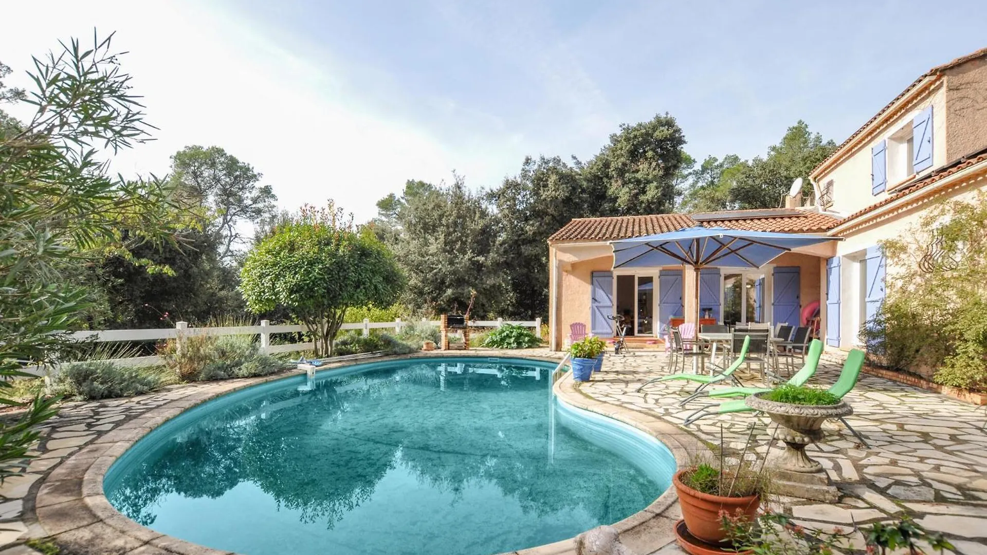 Stunning Home In Besse-Sur-Issole With Private Swimming Pool, Can Be Inside Or Outside Holiday home