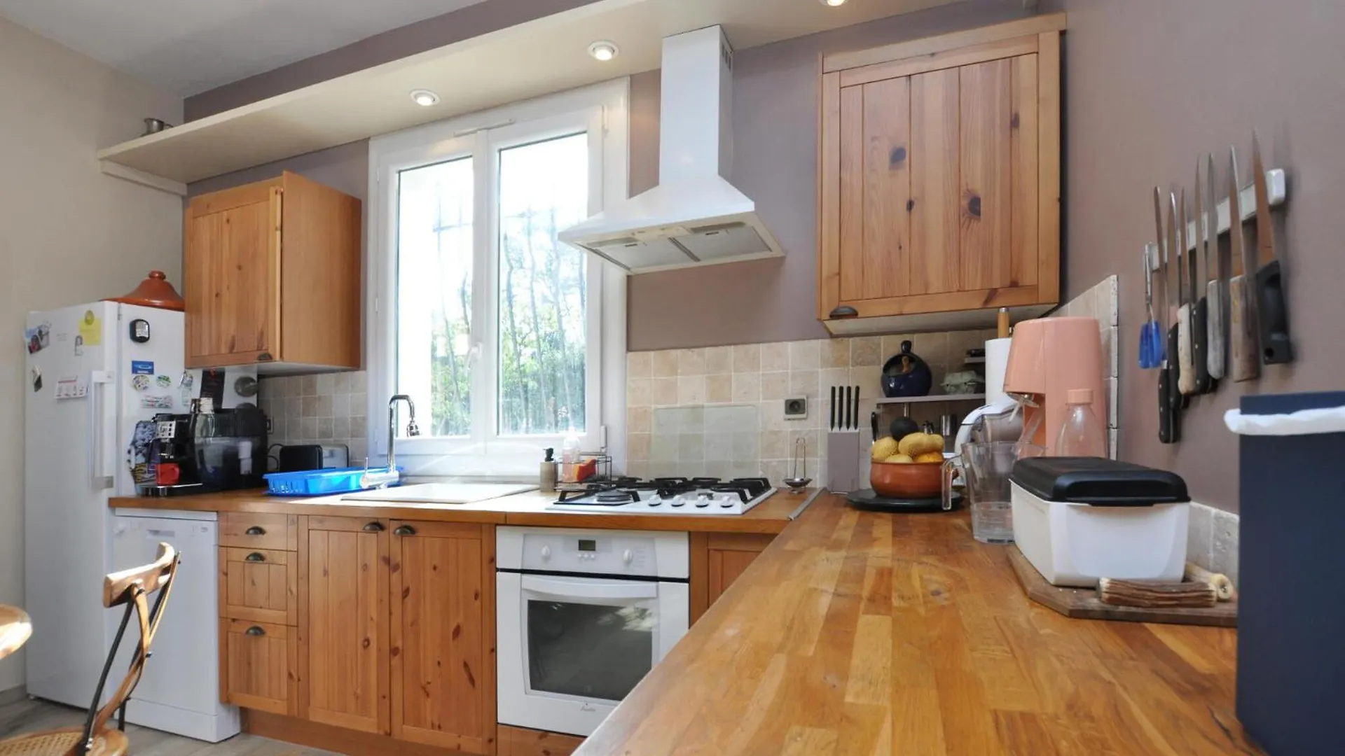 Stunning Home In Besse-Sur-Issole With Private Swimming Pool, Can Be Inside Or Outside