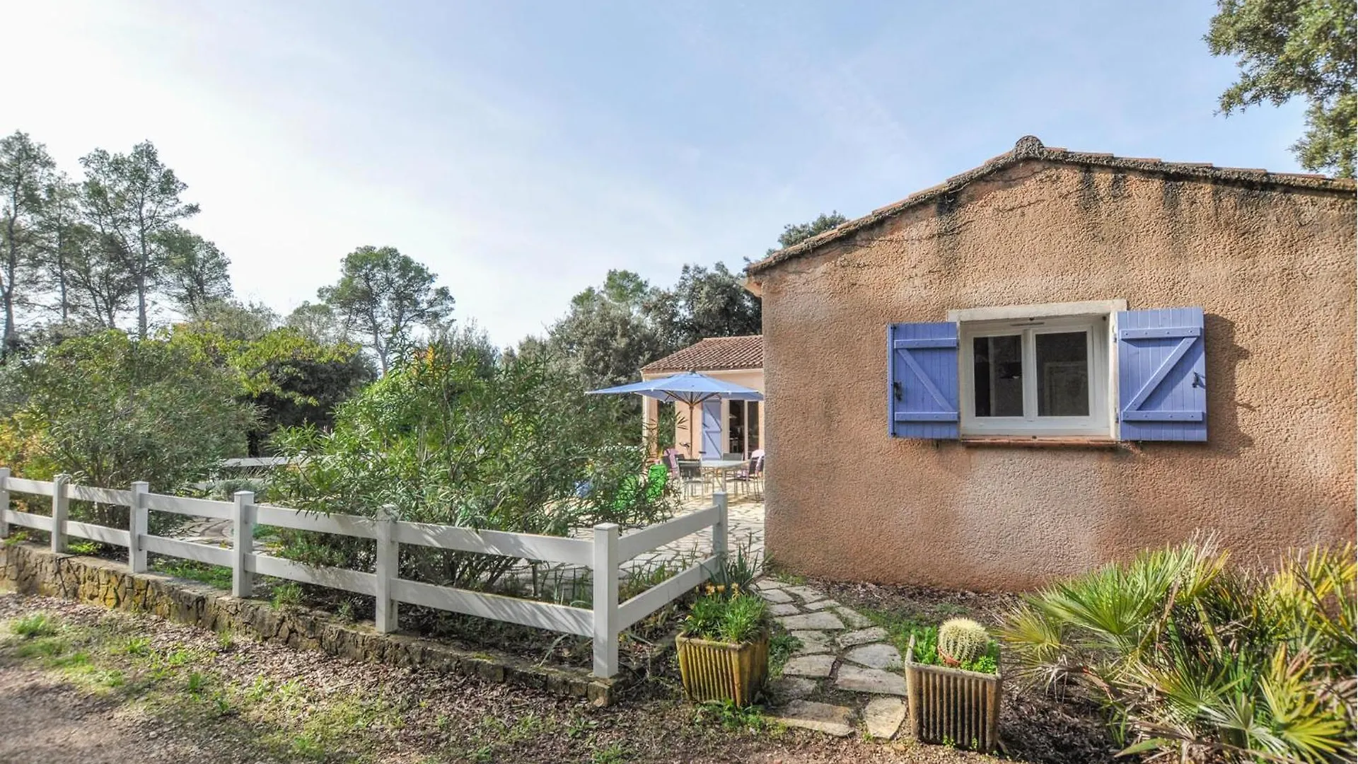 Stunning Home In Besse-Sur-Issole With Private Swimming Pool, Can Be Inside Or Outside Holiday home