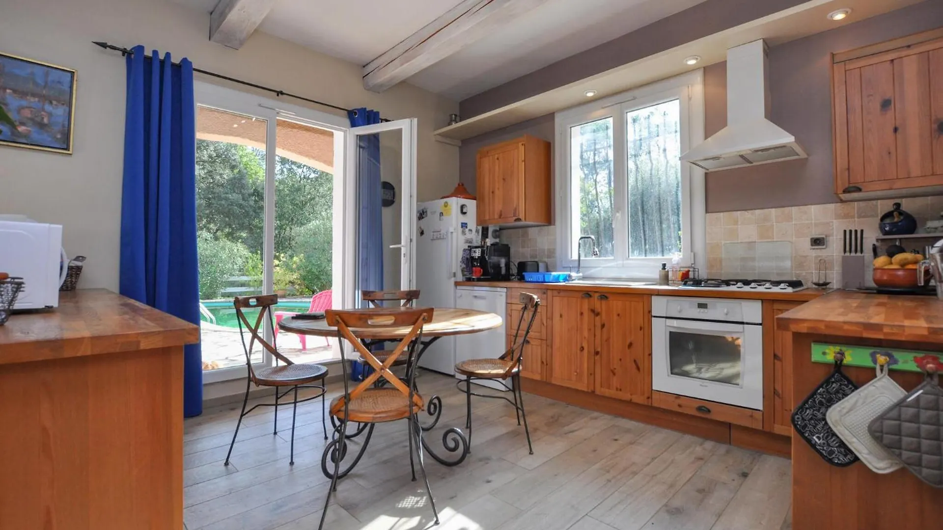 Stunning Home In Besse-Sur-Issole With Private Swimming Pool, Can Be Inside Or Outside Holiday home