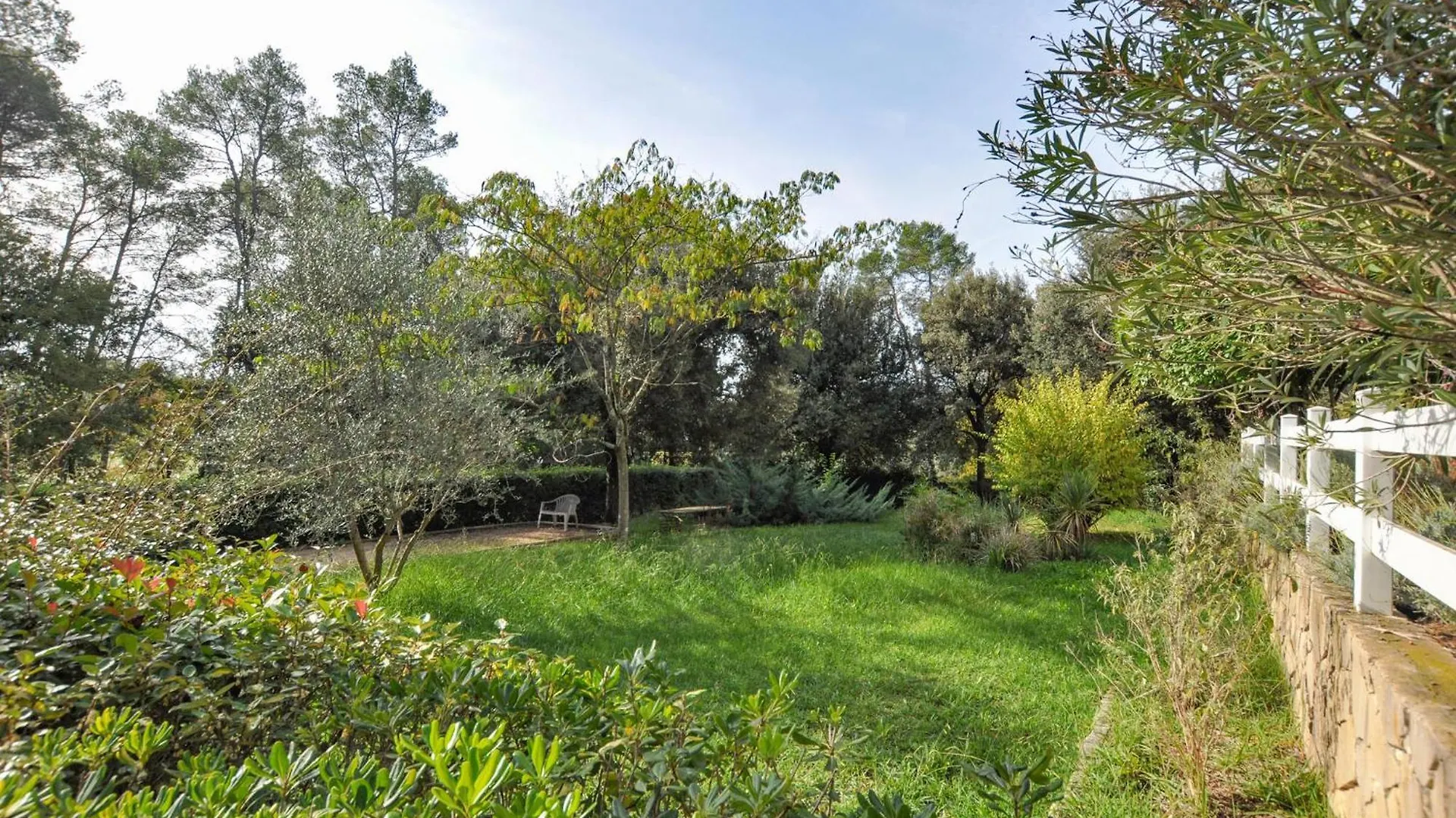 Stunning Home In Besse-Sur-Issole With Private Swimming Pool, Can Be Inside Or Outside